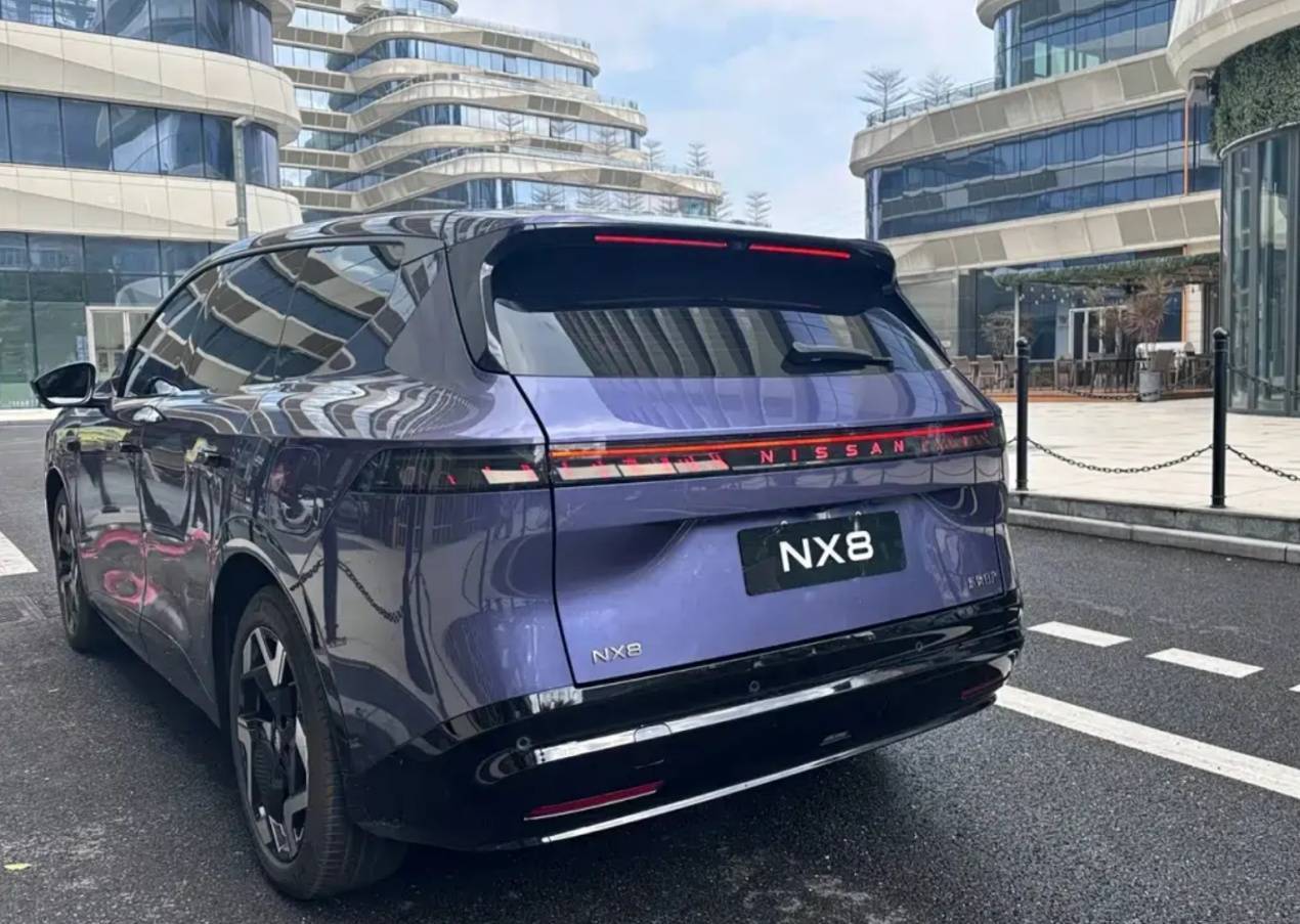 日产NX8侧面车身线条