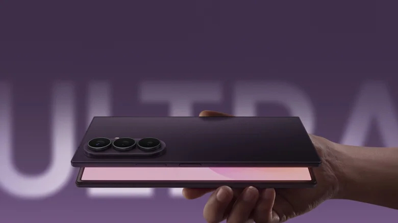 三星Galaxy Z Flip8翻盖形态