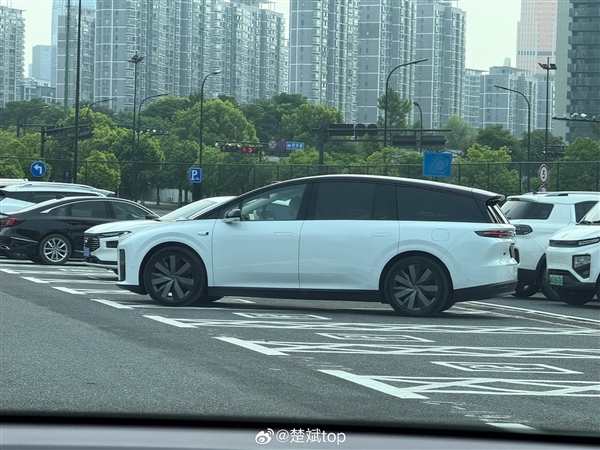 理想i8外观溜背造型
