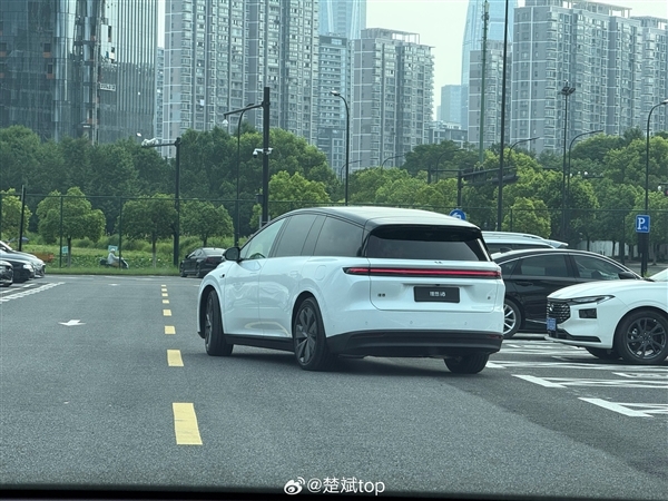 理想i8二排零重力座椅