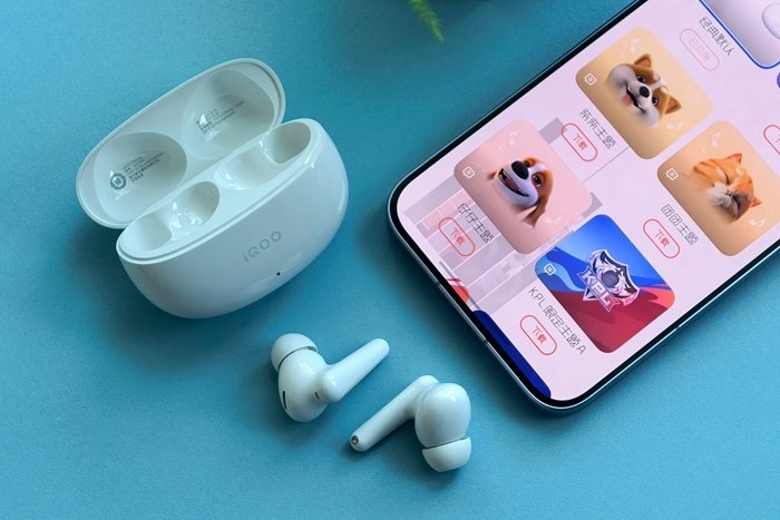 iQOO TWS 5e 电光白真机图