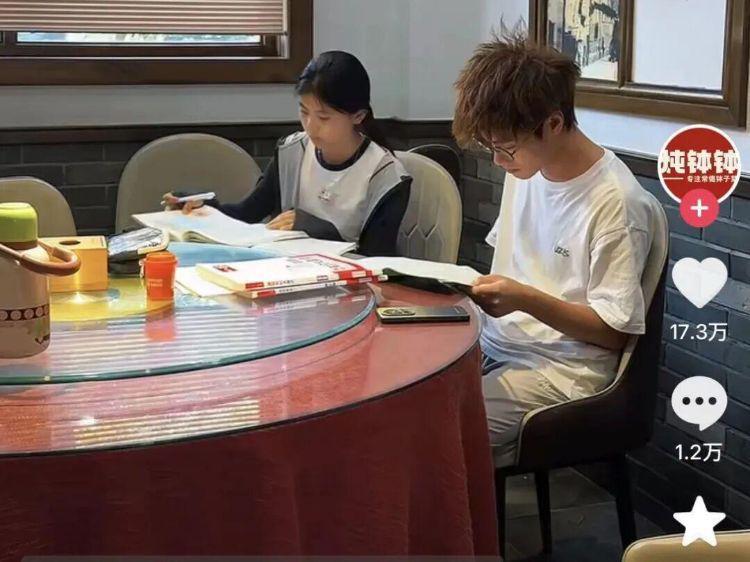VERSA扣上螺旋桨变无人机